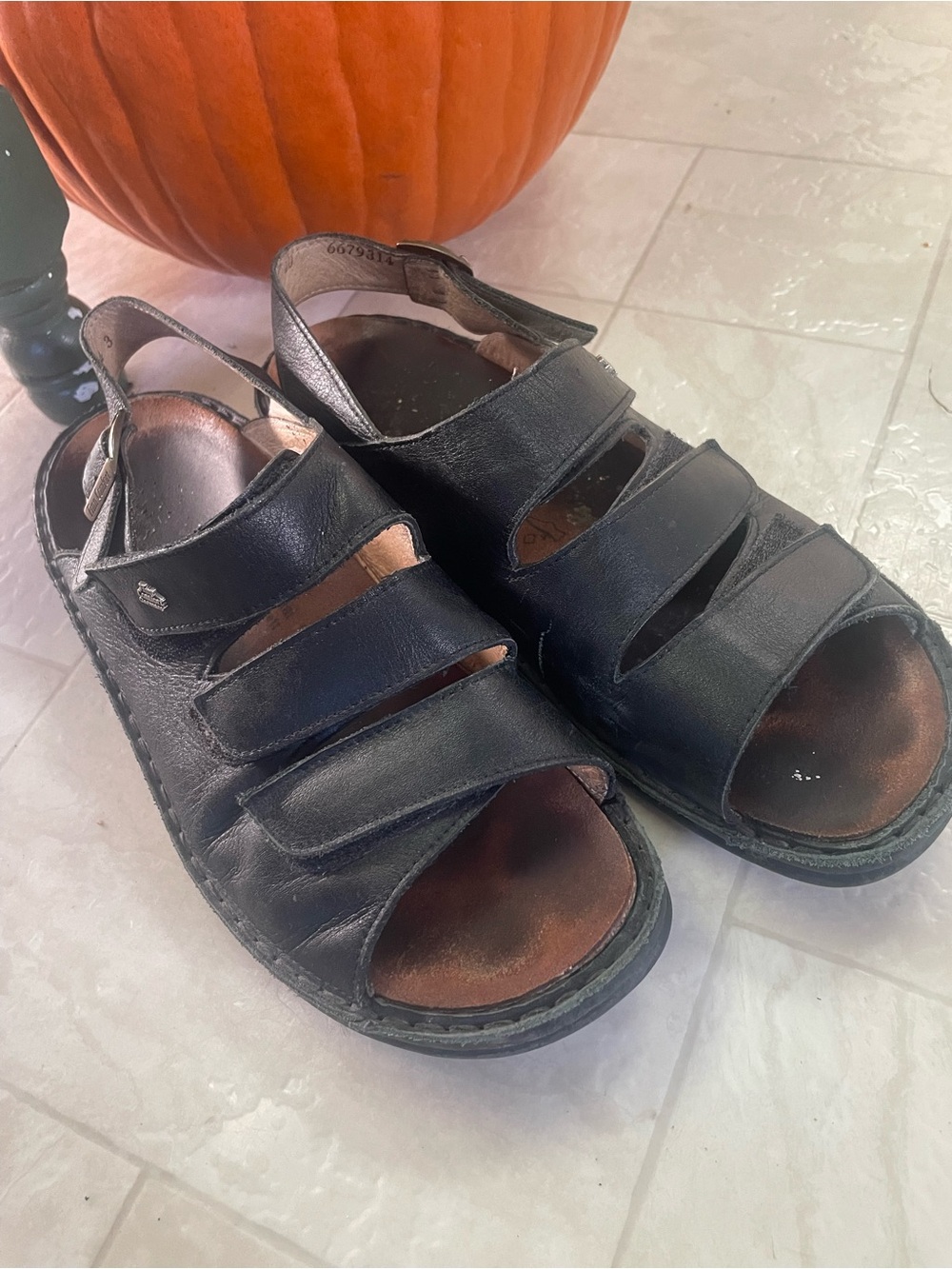 Size 40 Black Leather Adjustable Sandals